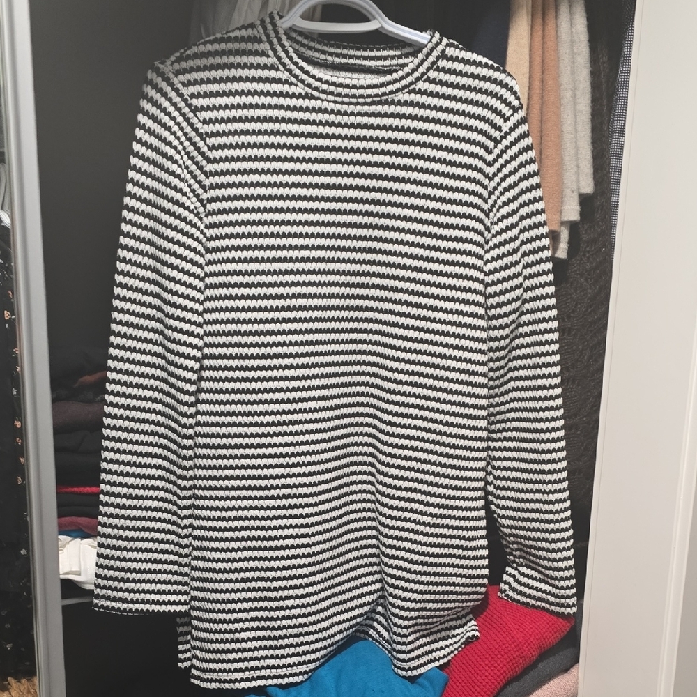 Brand NEW Black & White Stripe Long Sleeve Top (Side Slits)